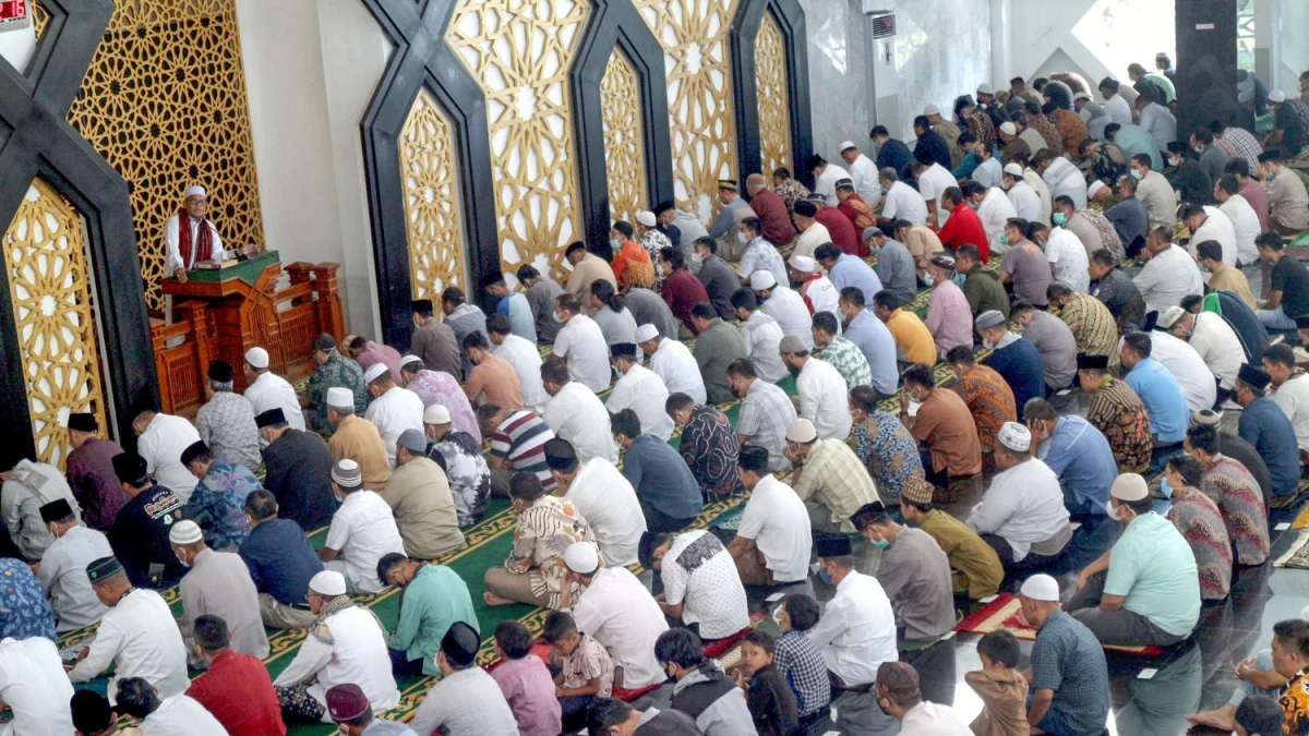 Khutbah Jumat: Bahaya Ghibah, Fitnah, dan Adu Domba dalam Kehidupan Umat