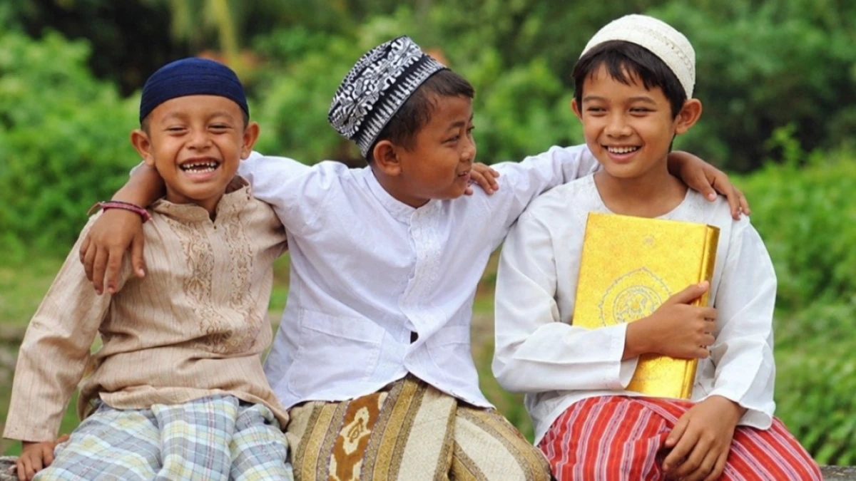 Khutbah Jumat : Merajut Ukhuwah, Mengangkat Martabat Umat