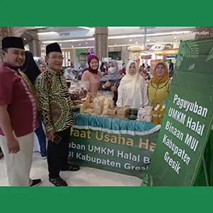 Kunjungi Stand Bazar UMKM Halal Binaan, MUI Gresik Pastikan Tidak Ada Pungli Sertifikasi Halal