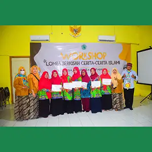 Ainun Nasihah Guru TK Al-Ikhlas Sangkapura sabet Juara I Lomba Berkisah MUI Gresik