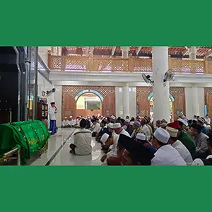 Masyallah, Ribuan Orang Iringi Pemakaman Almaghfurlah Kiai Thohawi Hadin