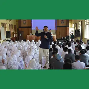 Makmun Serukan Para Siswa SMAN 1 Sidayu Gunakan Hak Pilih Pada Pemilu 2024