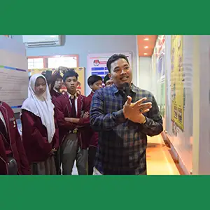 Kunjungi Rumah Pintar Pemilu, Siswa SMA Semen Gresik Dibekali KPU Materi Pentingnya Pemilu