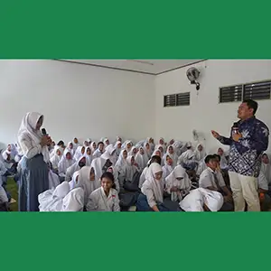 Sosialisasi Pemilu di SMK Dharma Wanita, KPU Gresik Ajarkan Demokrasi Santun dan Cerdas