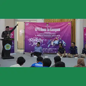 Peringati Sumpah Pemuda, KPU Gresik Nobar Film Kejarlah Janji di Universitas Qomaruddin