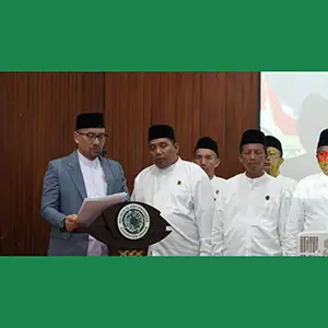 Sekretaris Umum MUI Jawa Timur Prof Akh Muzakki Kukuhkan Pengurus MUI Gresik 2024-2029