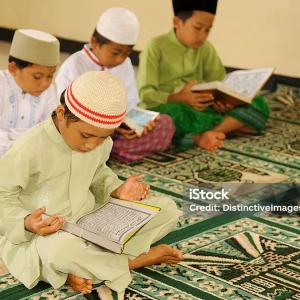 Mendidik Anak Tidak Cukup dengan Sekolah, Perlukah Tirakat Orang Tua?
