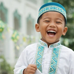 Doa Memakai Pakaian Baru saat Idul Fitri: Sunnah Rasulullah, Hikmah, dan Bacaan Lengkapnya