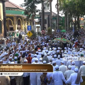 Meneladani Wali Kutub, Ratusan Ribu Jamaah Hadiri Haul Habib Abu Bakar Assegaf ke-71 di Gresik