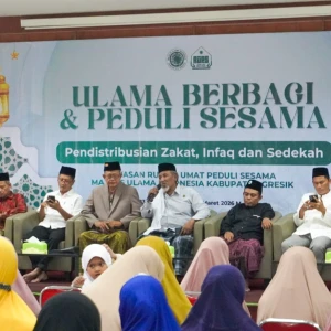 Tebar Kepedulian Ramadhan, RUPS MUI Gresik Salurkan Santunan bagi Puluhan Yatim dan Dhuafa