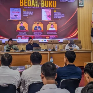Bedah Buku di KPU Gresik, Makmun: Demokrasi Sehat Bukan Hanya Memilih, tetapi Menghadirkan Kompetisi Gagasan
