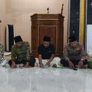 Safari Ramadhan Bersama Forkopimcam, Ketua MUI Ujungpangkah Ajak Jamaah Maksimalkan Ibadah di Akhir Ramadhan